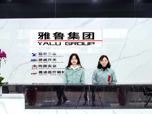 德威新版时尚工作服深受员工喜爱 德威新版时尚工作服深受员工喜爱